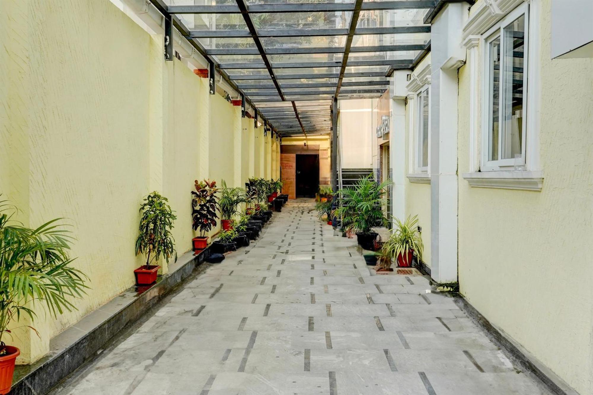 Hotel Vaccinated Staff- Collection O 79149 Grace Residency RK Salai Madrás Exterior foto